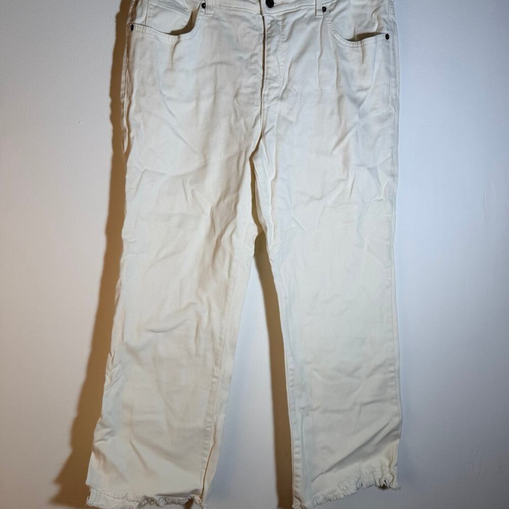 Crown & Ivy White Crop Jeans - Picture 2 of 7